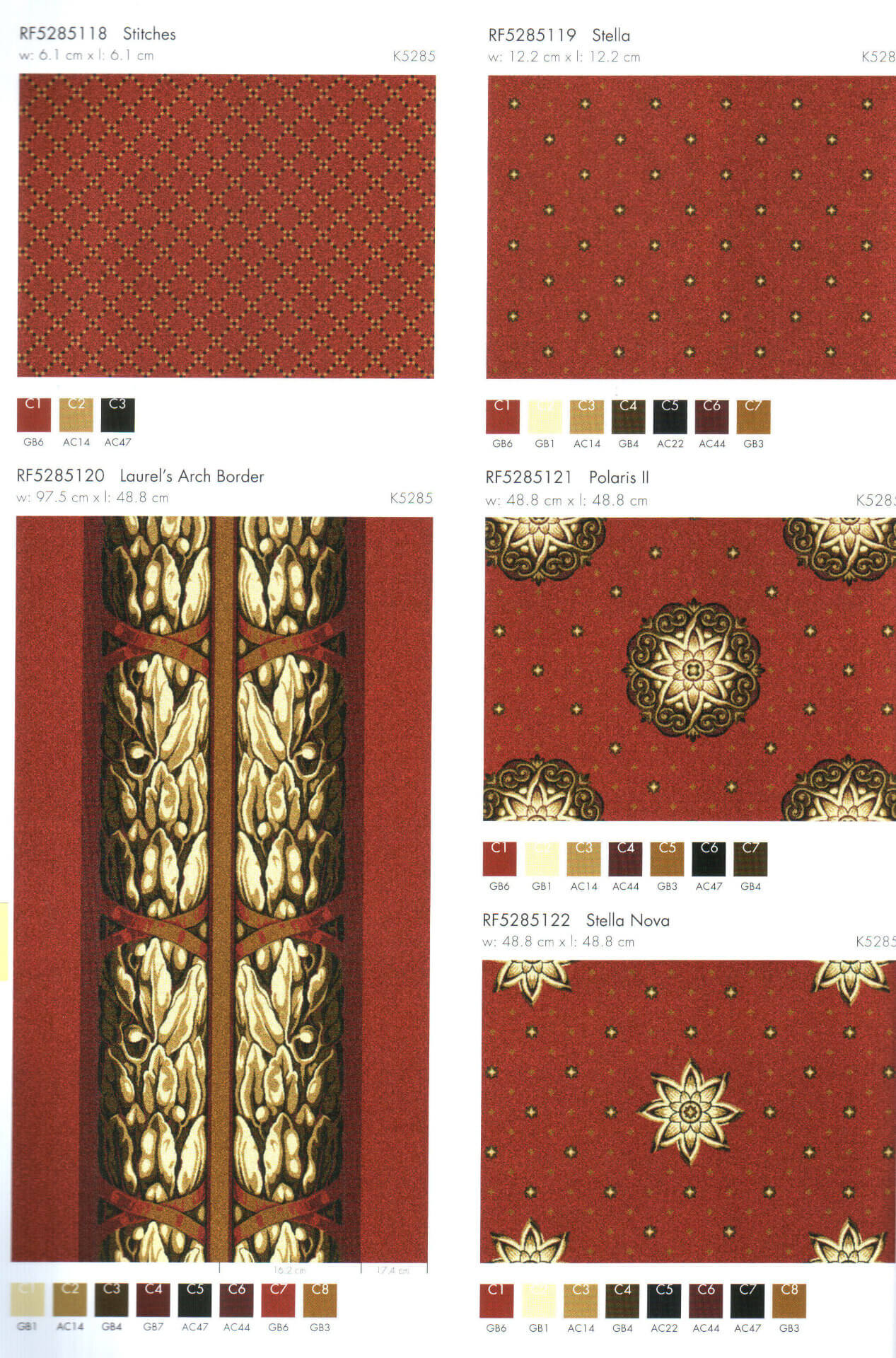 Stoffmuster-Kollektion mit verschiedenen Designs auf rotem Hintergrund, darunter geometrische Muster, florale Ornamente und dekorative Bordüren. Jedes Muster ist detailliert mit Größenangaben und Farbcodes beschrieben, ideal für Vorhänge, Polster oder Wan