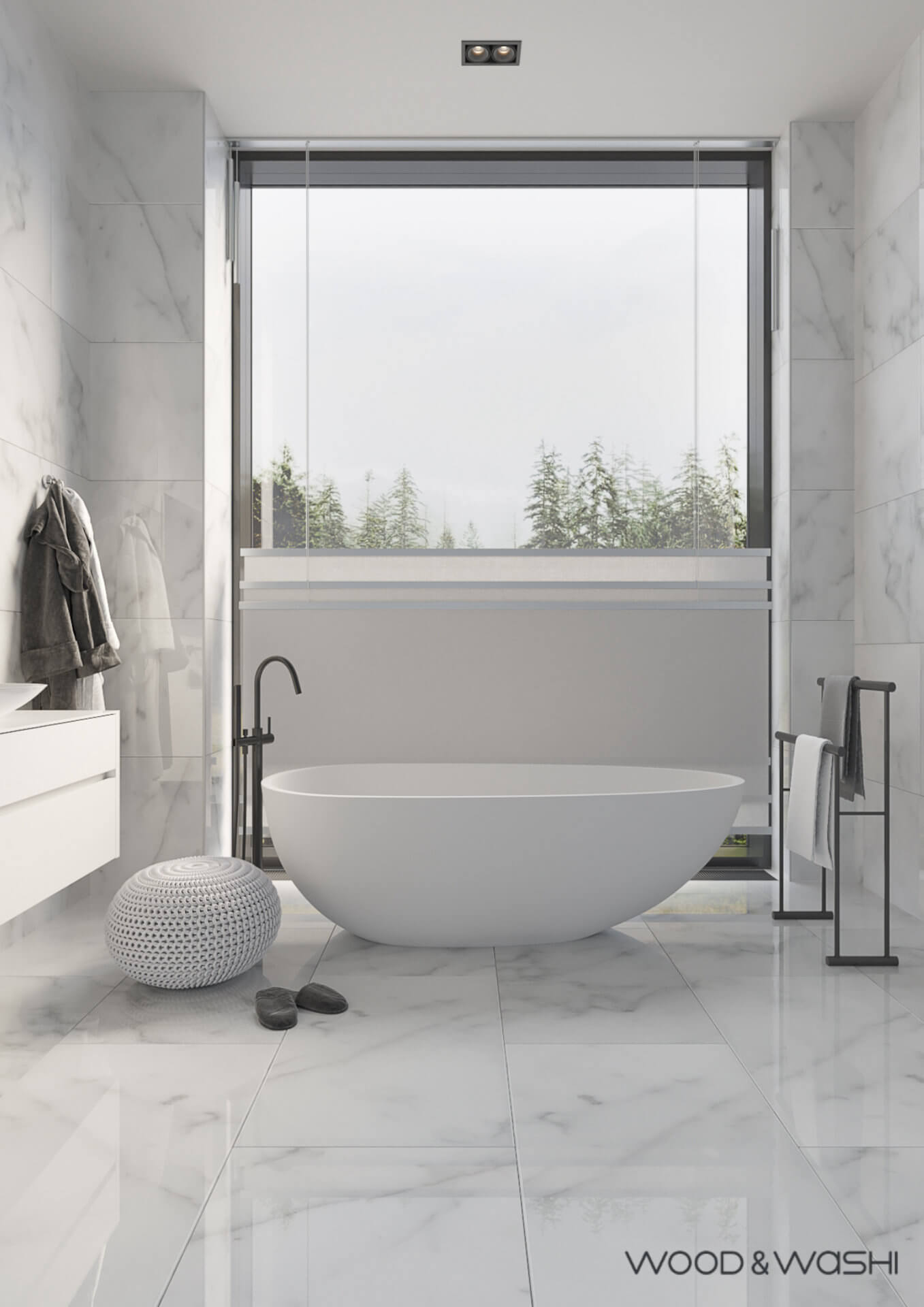 Modernes Badezimmer mit freistehender weißer Badewanne, großen Marmorfliesen, bodentiefem Fenster mit Blick auf schneebedeckte Tannen und minimalistischen Rollos für Privatsphäre.