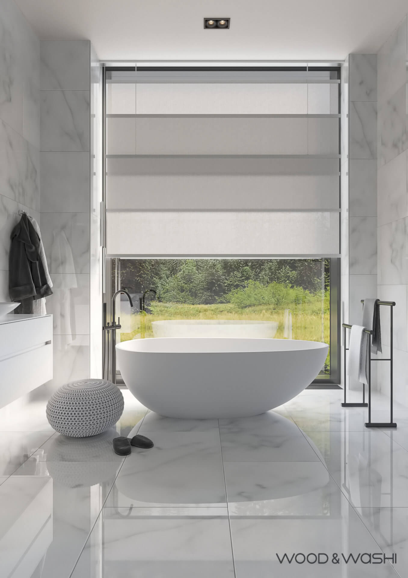 Luxuriöses Badezimmer mit freistehender ovaler Badewanne, großflächigem Marmor-Design, bodentiefem Fenster mit Blick auf die Natur und minimalistischen Rollos für Privatsphäre.
